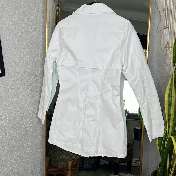 White button down Casual Trophy Jacket - Picture 3 of 5